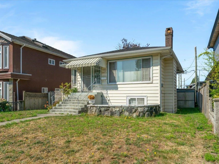 6949 Mckinnon Street, Vancouver, BC, V5S 3G4 - 2