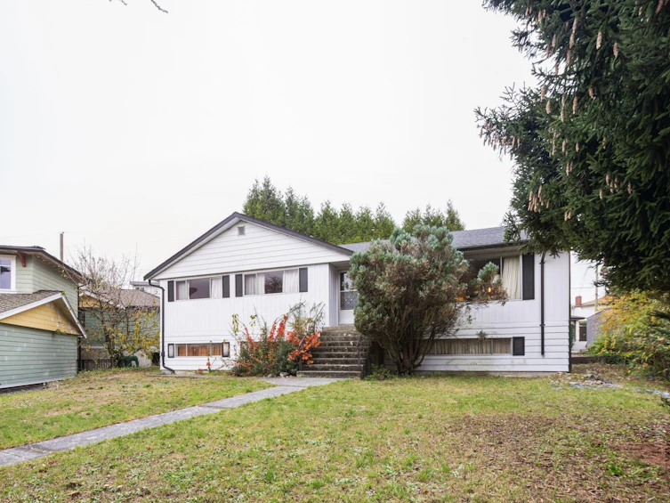 2689 Brightwood Place, Vancouver, BC, V5S 2E6 - 2