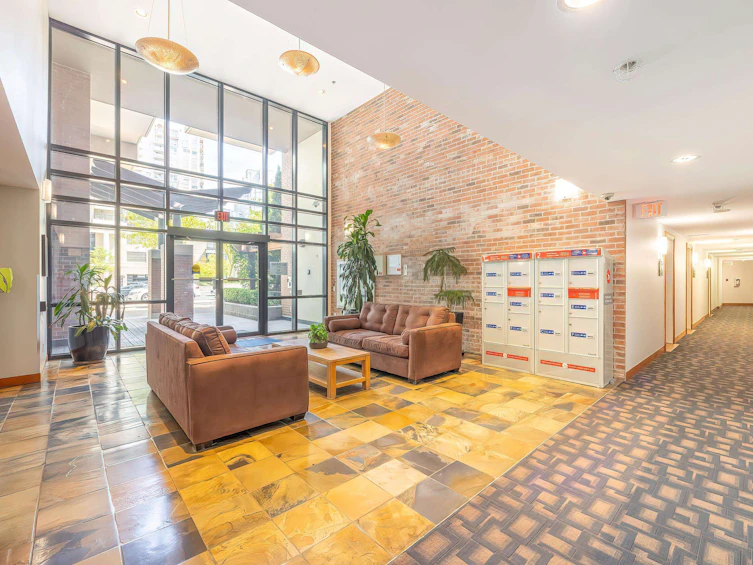 214-10 Renaissance Square, New Westminster, BC, V3M 7B1 - 3