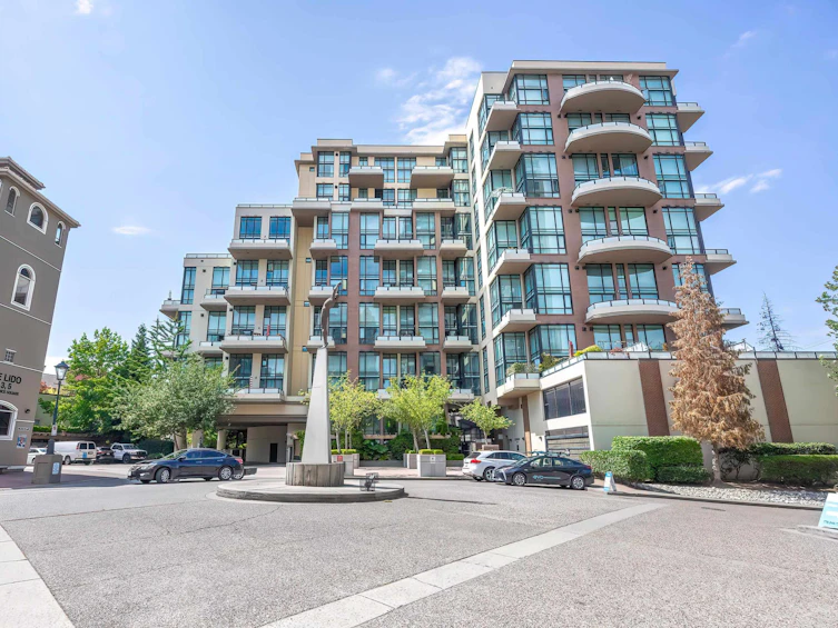 214-10 Renaissance Square, New Westminster, BC, V3M 7B1