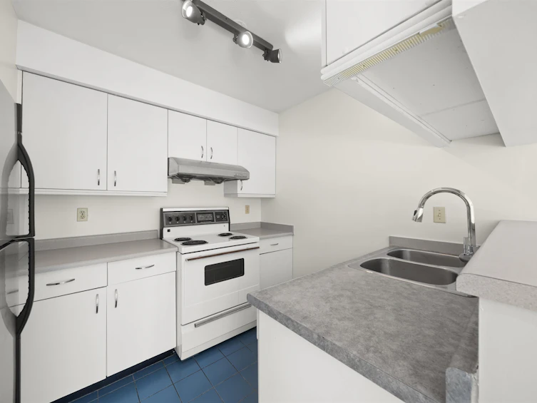 308-2238 Eton Street, Vancouver, BC, V5L 1C8 - 6