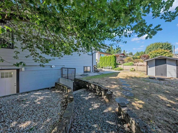 7665 Sapperton Avenue, Burnaby, BC, V3N 4C9 - 33