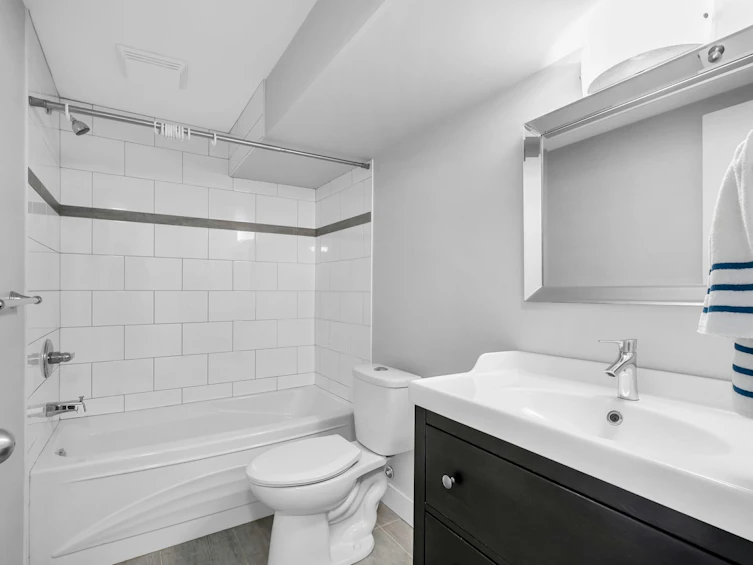 7665 Sapperton Avenue, Burnaby, BC, V3N 4C9 - 38