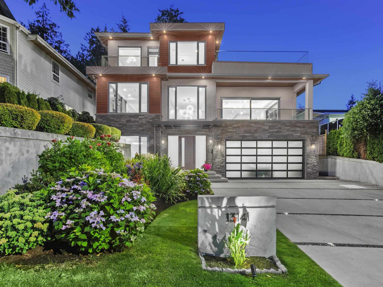 13141 Marine Drive, Surrey, BC, V4A 1E6
