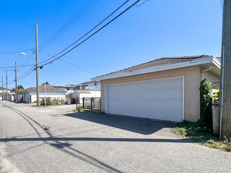 2083 E 53rd Avenue, Vancouver, BC, V5P 1X6 - 36