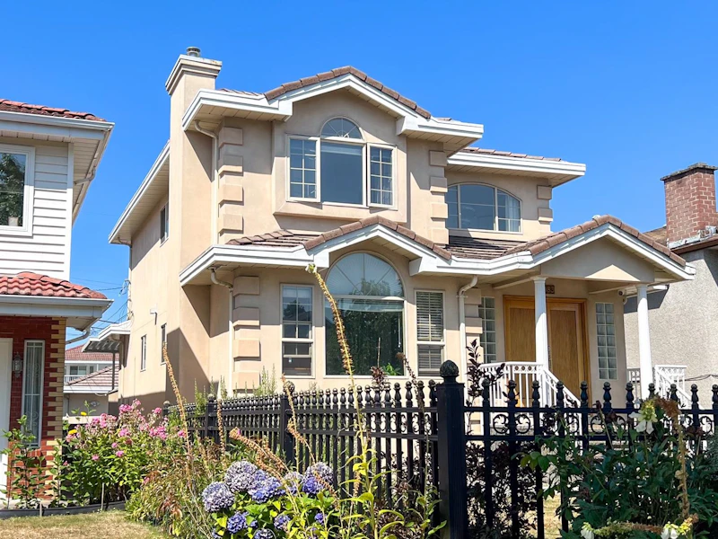 2083 E 53rd Avenue, Vancouver BC V5P 1X6