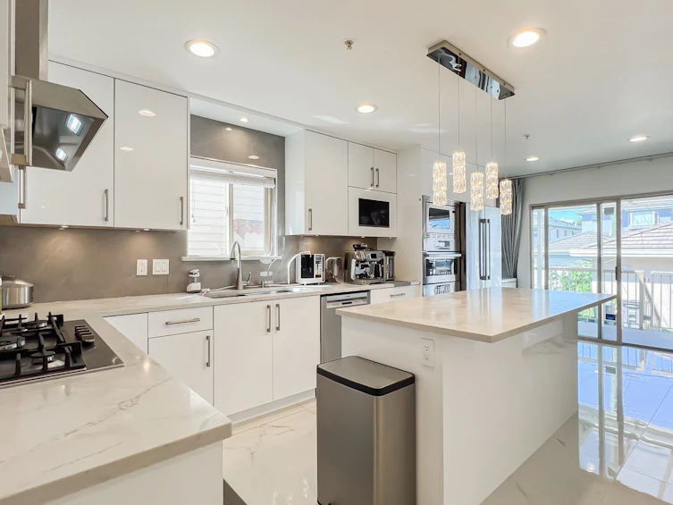 2083 E 53rd Avenue, Vancouver, BC, V5P 1X6 - 4