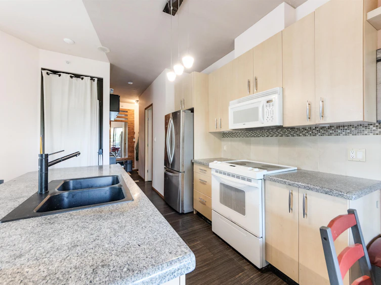 407-7388 Sandborne Avenue, Burnaby, BC, V3N 5C4 - 8