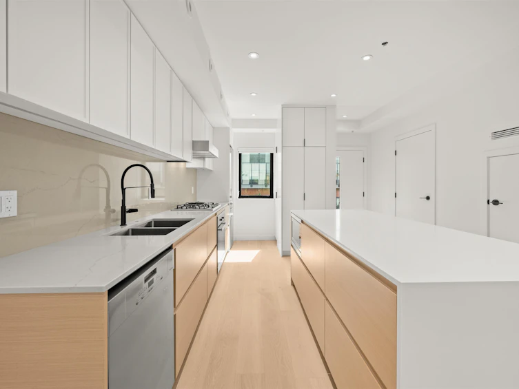 32-530 W 28th Avenue, Vancouver, BC, V5Z 2H1 - 2