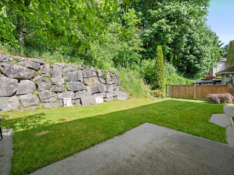 35361 Kinloch Place, Abbotsford, BC, V3G 3A8 - 35