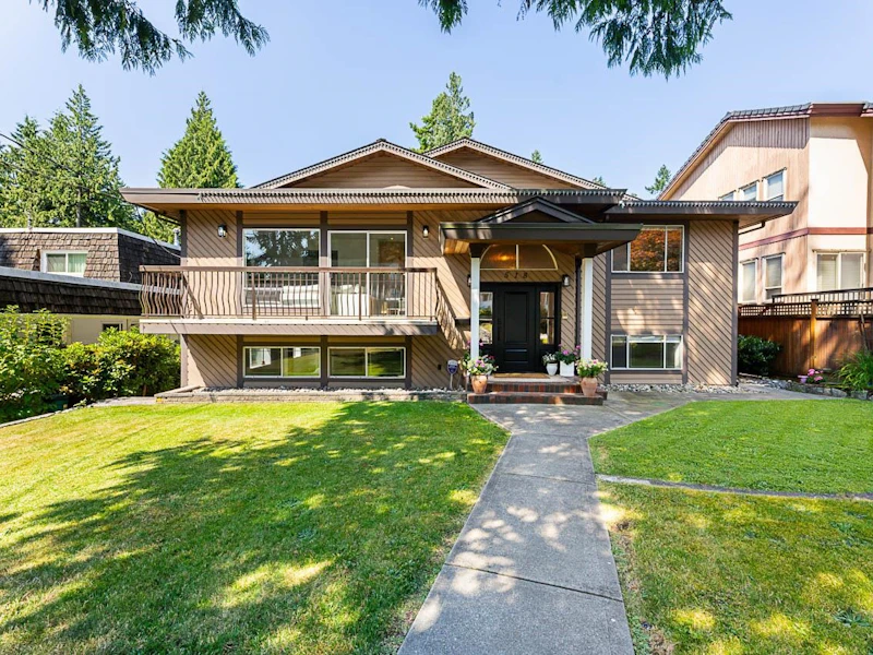 518 Roxham Street, Coquitlam BC V3J 4P3
