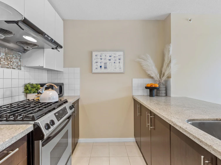 1102-2289 Yukon Crescent, Burnaby, BC, V5C 0B2 - 12