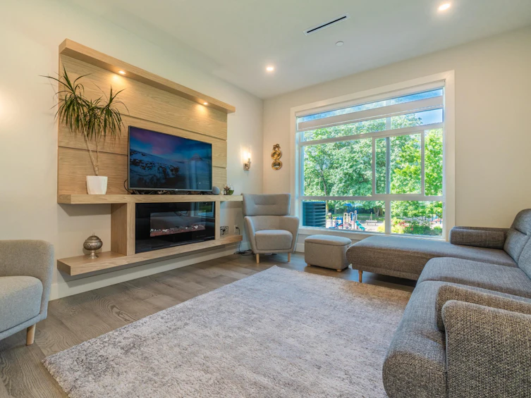 11-933 Premier Street, North Vancouver, BC, V7J 0E4 - 2
