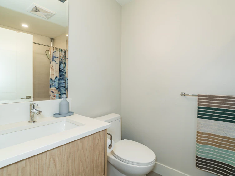 11-933 Premier Street, North Vancouver, BC, V7J 0E4 - 25
