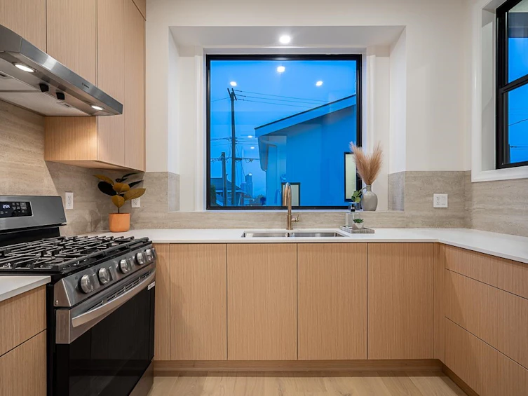 4064 Pender Street, Burnaby, BC, V5C 2L8 - 12