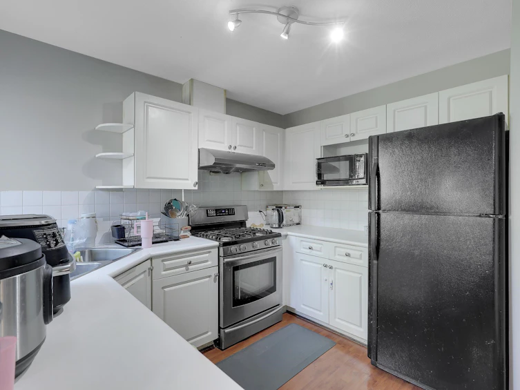 411-13900 Hyland Road, Surrey, BC, V3W 2C3 - 9