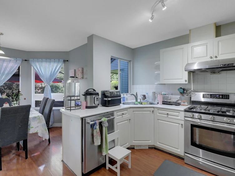 411-13900 Hyland Road, Surrey, BC, V3W 2C3 - 11