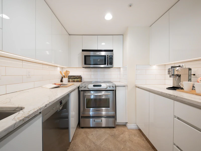 2204 - 183 Keefer Place, Vancouver BC V6B 6B9