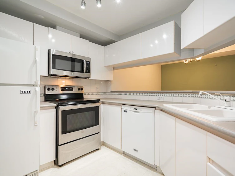 107-8430 Jellicoe Street, Vancouver, BC, V5S 4S8 - 13