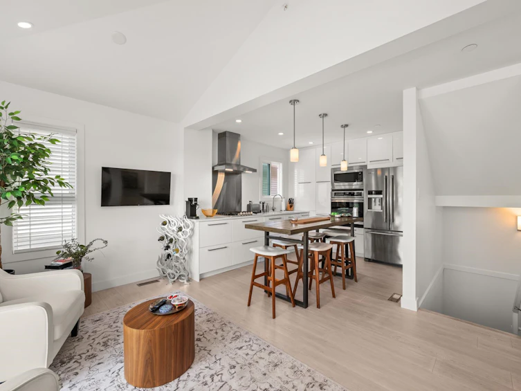 1137 Bennet Drive, Port Coquitlam, BC, V3C 6H2 - 2