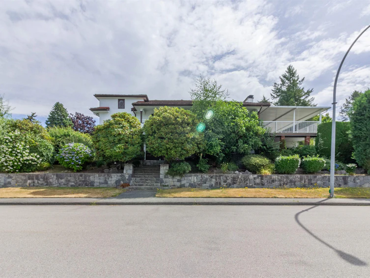 1450 Howard Avenue, Burnaby, BC, V5B 3S3 - 40