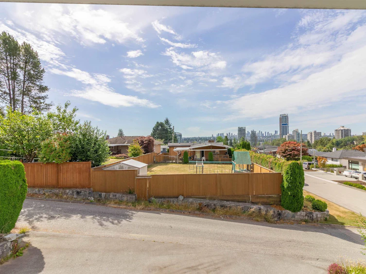 1450 Howard Avenue, Burnaby, BC, V5B 3S3 - 22