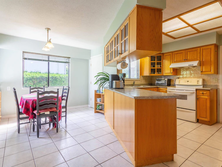 1450 Howard Avenue, Burnaby, BC, V5B 3S3 - 7