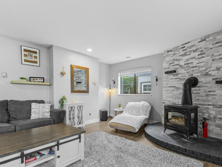9233 Hayward Street, Mission, BC, V2V 1J1 - 23