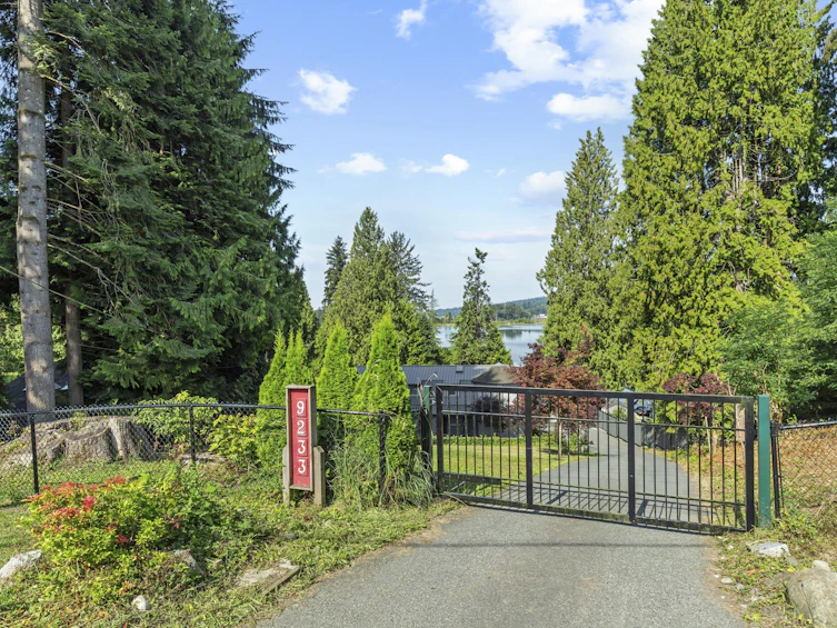 9233 Hayward Street, Mission, BC, V2V 1J1 - 2