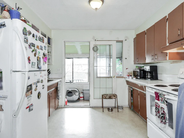 2058 --2060 156 Street, Surrey, BC, V4A 4V1 - 6