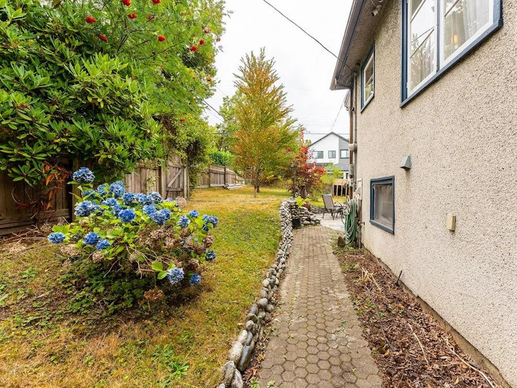 3205 E Georgia Street, Vancouver, BC, V5K 2L2 - 26