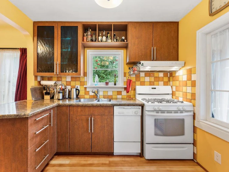 3205 E Georgia Street, Vancouver, BC, V5K 2L2 - 5
