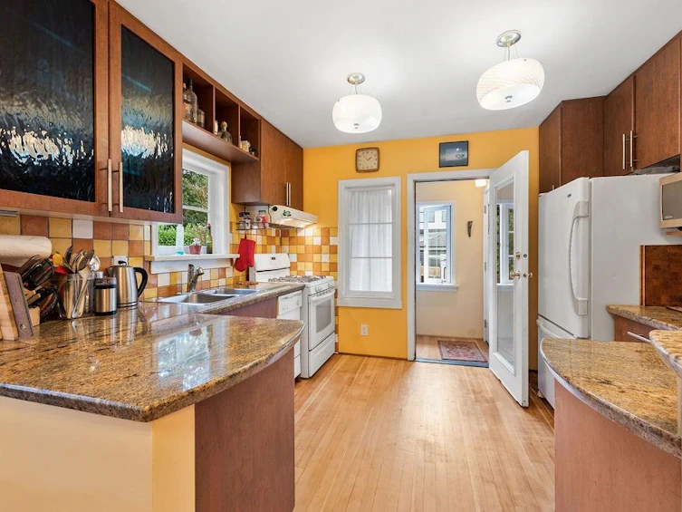 3205 E Georgia Street, Vancouver, BC, V5K 2L2 - 6