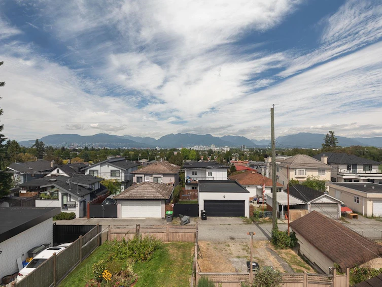 1365 E 36th Avenue, Vancouver, BC, V5W 1E1 - 3