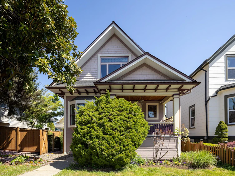 329 Pine Street, New Westminster, BC, V3L 2T1 - 2