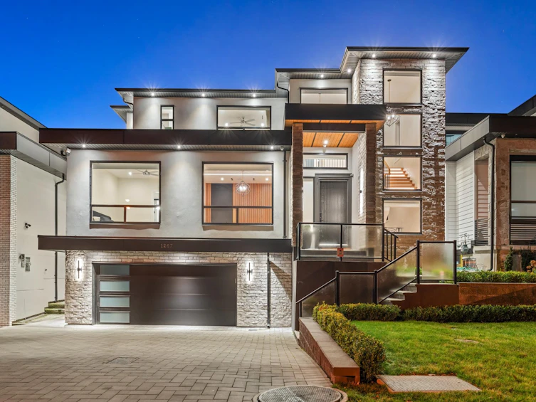 1267 160a Street, Surrey, BC, V4A 7T7