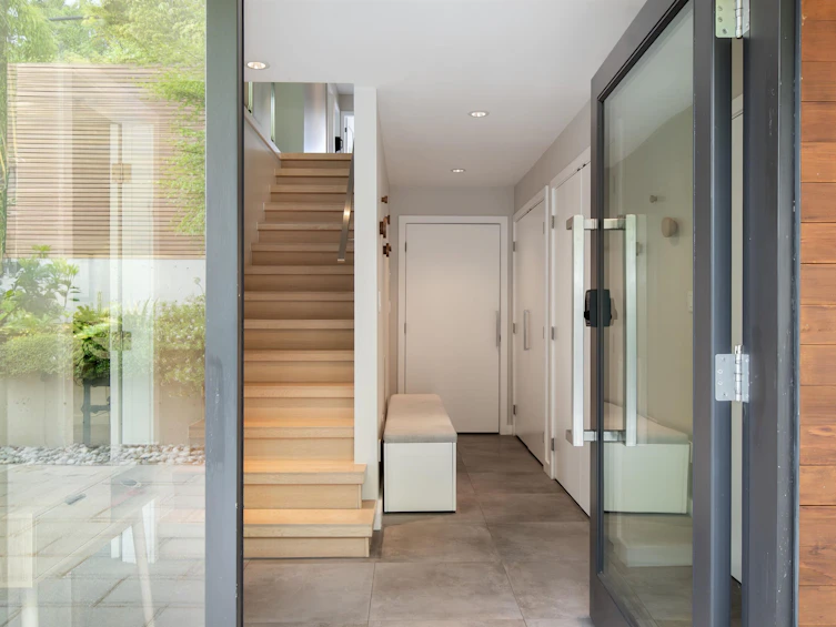 3895 Lonsdale Avenue, North Vancouver, BC, V7N 3K8 - 3