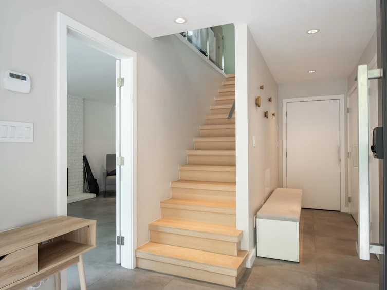 3895 Lonsdale Avenue, North Vancouver, BC, V7N 3K8 - 4