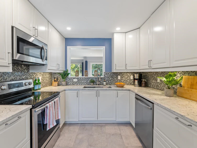 573 Carlsen Place, Port Moody, BC, V3H 4A1 - 2