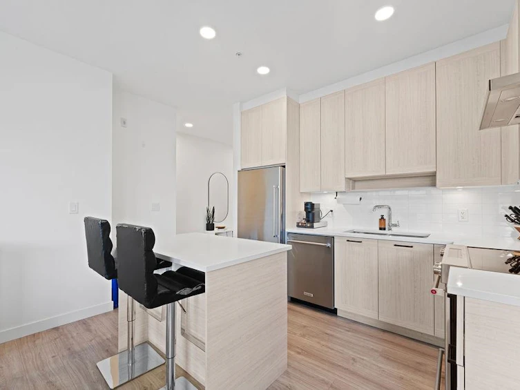 404-7133 14th Avenue, Burnaby, BC, V3N 0H5 - 7