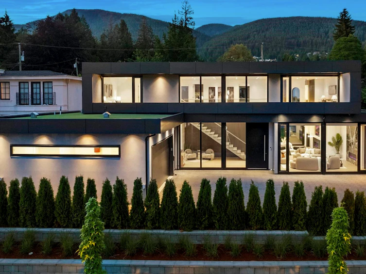 680 Westhyde Place, North Vancouver, BC, V7N 2Y4 - 3