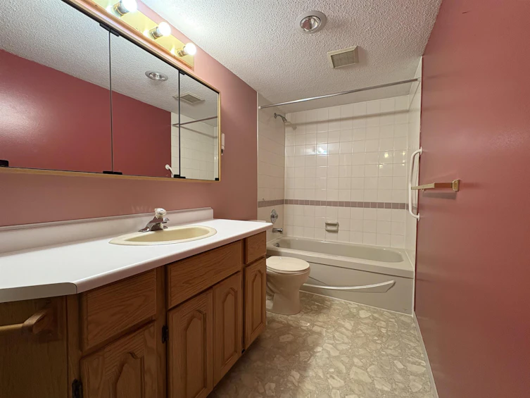 121-32853 Landeau Place, Abbotsford, BC, V2S 6S6 - 21
