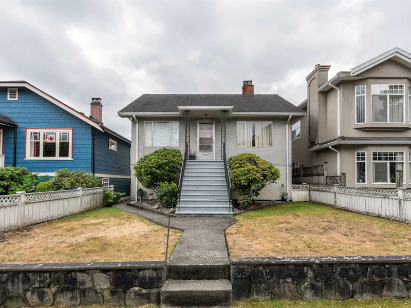 2236 Kitchener Street, Vancouver BC V5L 2X2