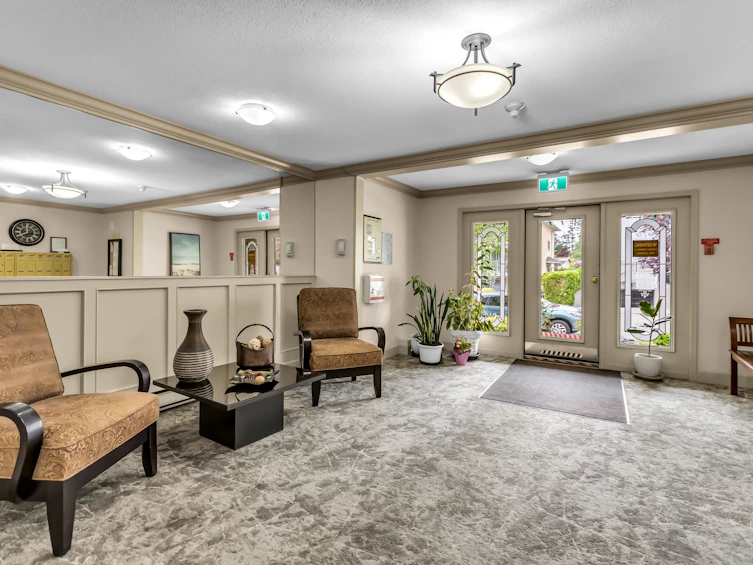 204-1458 Blackwood Street, Surrey, BC, V4B 3V4 - 2
