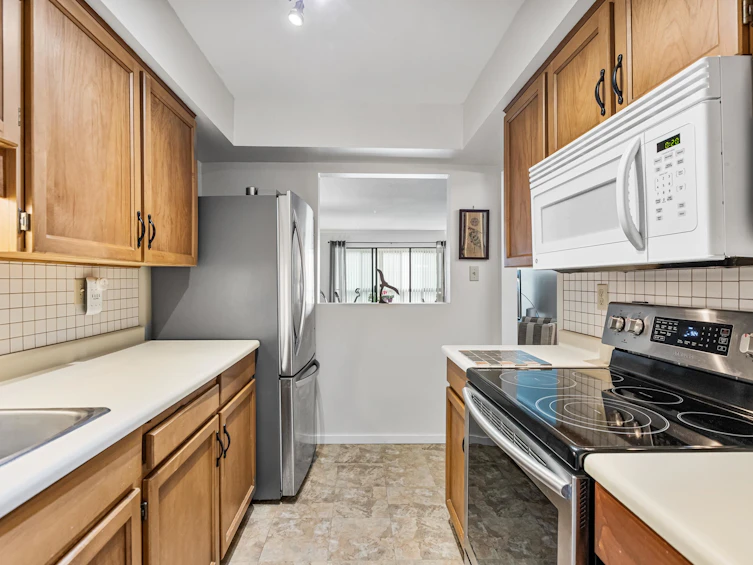 204-1458 Blackwood Street, Surrey, BC, V4B 3V4 - 8