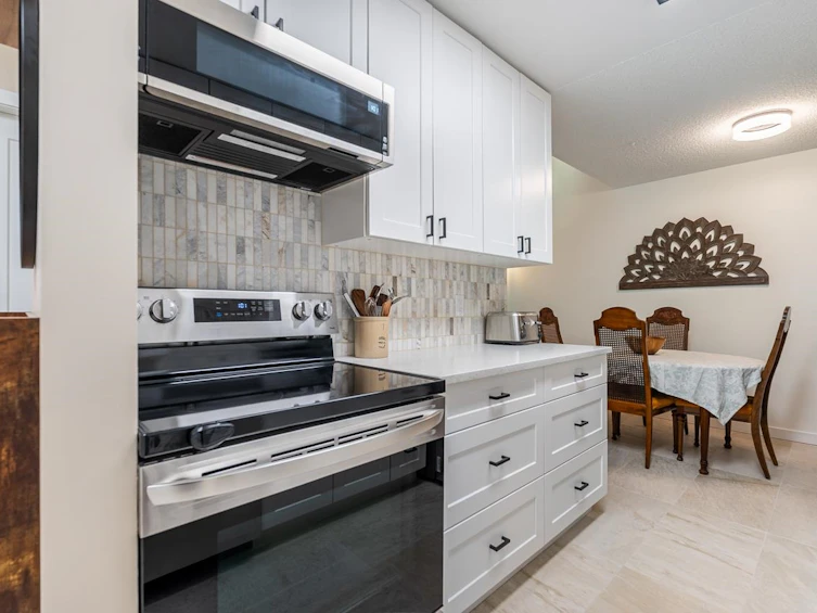 312-3921 Carrigan Court, Burnaby, BC, V3N 4J7 - 7