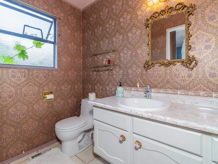 759 Vinedale Road, North Vancouver, BC, V7K 1A1 - 17