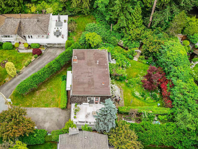 759 Vinedale Road, North Vancouver, BC, V7K 1A1 - 31