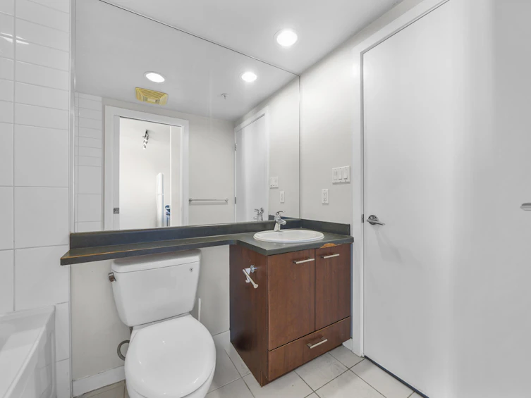 1402-2979 Glen Drive, Coquitlam, BC, V3B 0B2 - 28