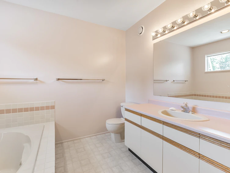 107-16350 14 Avenue, Surrey, BC, V4A 8J7 - 17